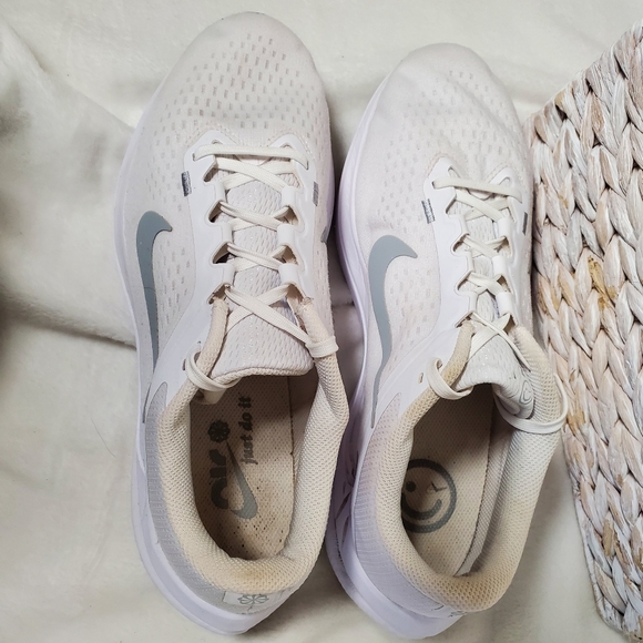 Nike Air Winflo 10 White Wolf Grey Running Shoes DV4022-102 Men's Size 11 - Picture 5 of 6